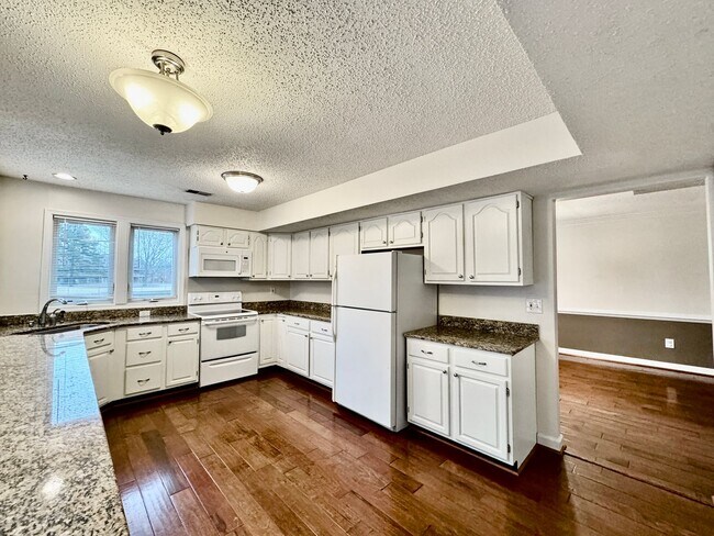Building Photo - Golf Course Lot!! 4-Bedroom Home in Cypress Point!! Fenced Backyard & Dog Friendly!