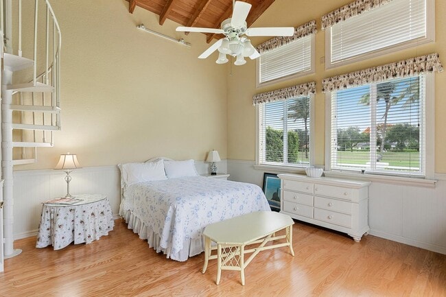 Building Photo - 1356 Thatch Palm Dr