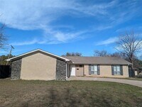 Building Photo - 2901 San Marcos Dr