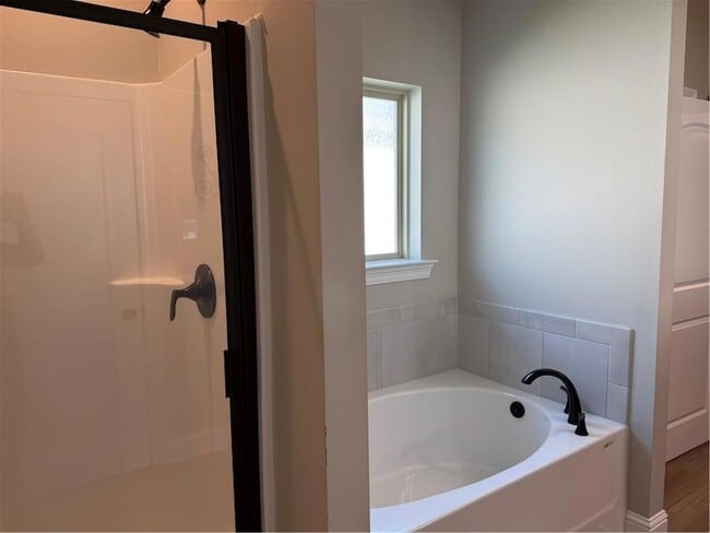 Building Photo - 557 Claiborne Trails Dr