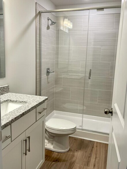 Building Photo - Room in Townhome on Statesville Ave