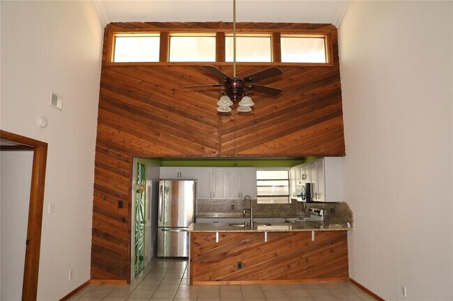 Building Photo - 8619 Putnam Dr