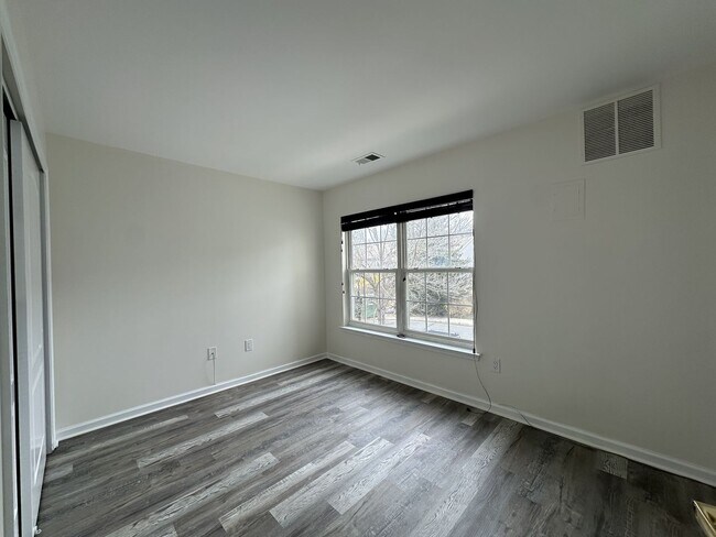 Building Photo - 3 bedrooms, 1 bathroom