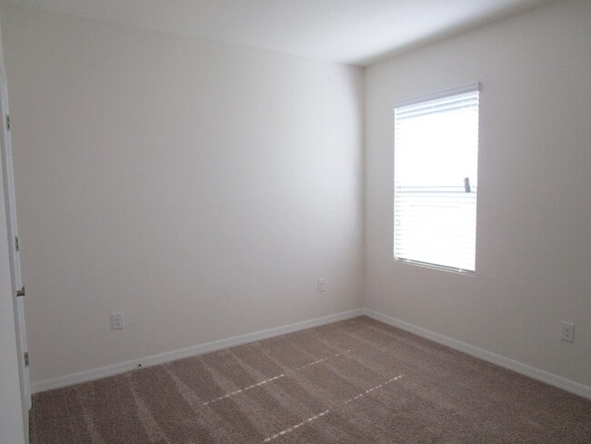 Building Photo - 913 SW 10th Pl