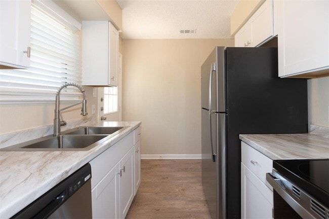 Building Photo - 403 W Bowman Rd