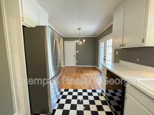 Building Photo - 633 White St