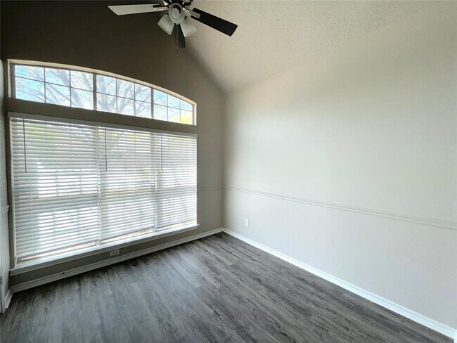 Building Photo - 8918 Quail Ridge Dr
