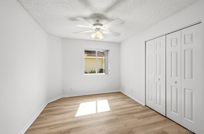 Building Photo - 7618 Pinewalk Dr S