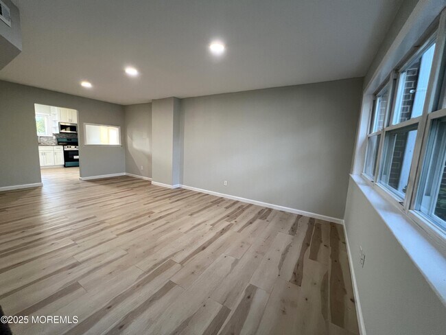 Building Photo - 15 Briar Mills Dr