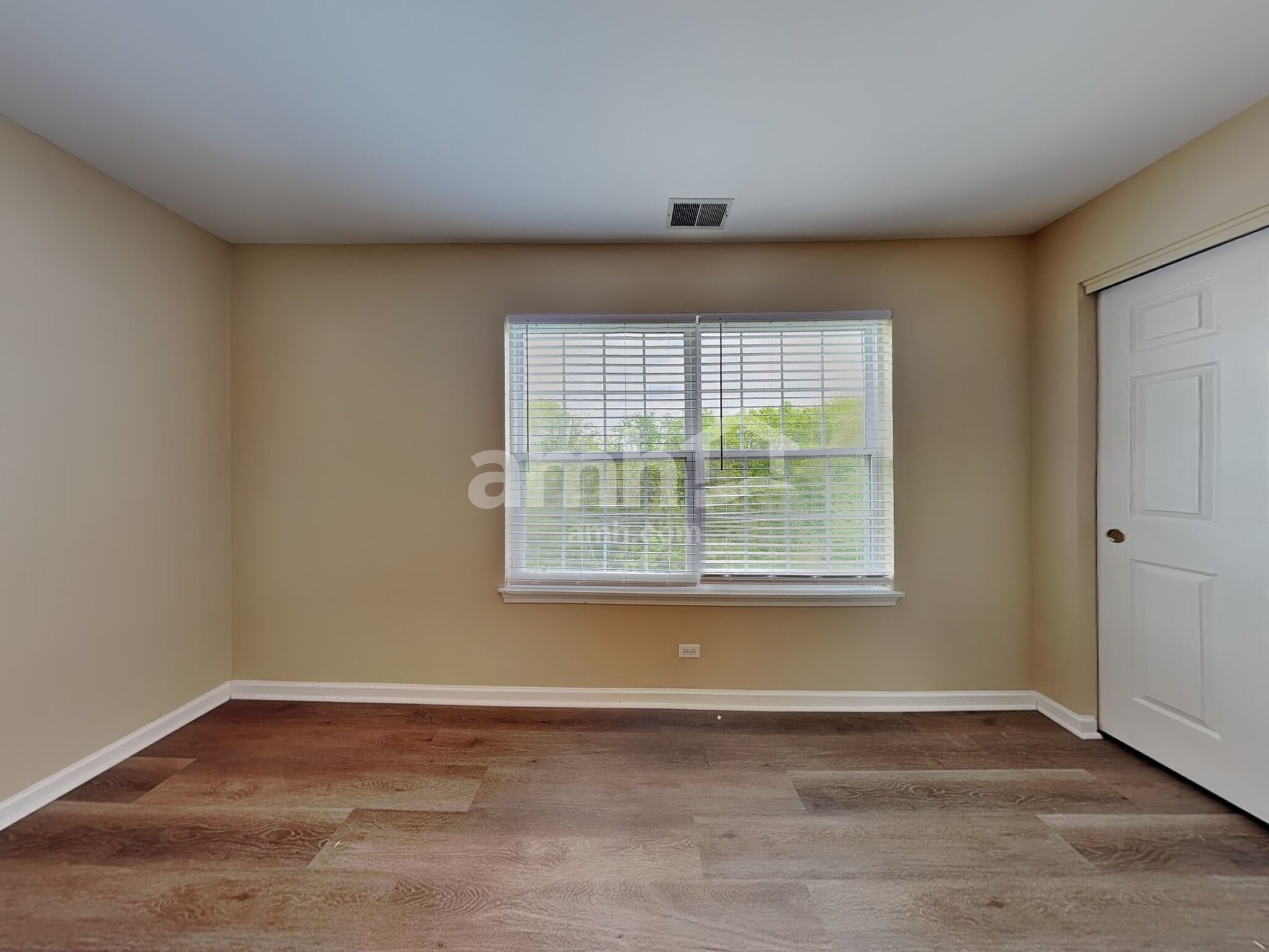Building Photo - 1418 Grandview Ct