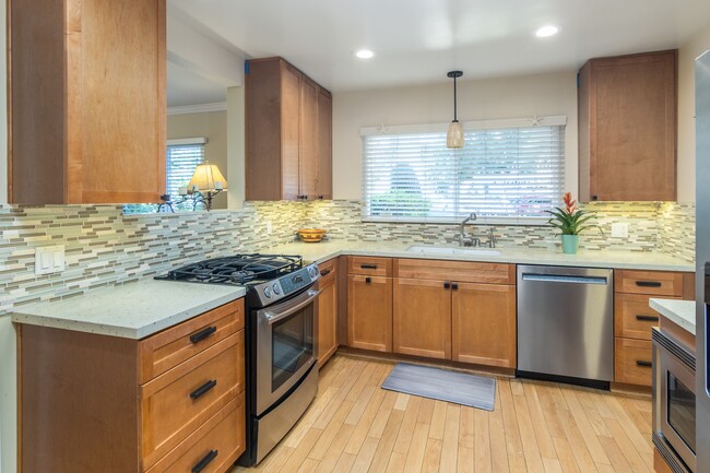 Building Photo - 924 S Orange Grove Blvd