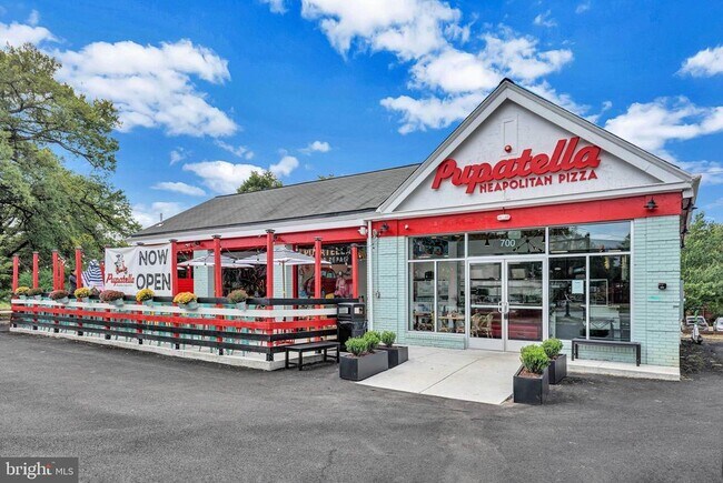 Building Photo - 705 Lyles Ln