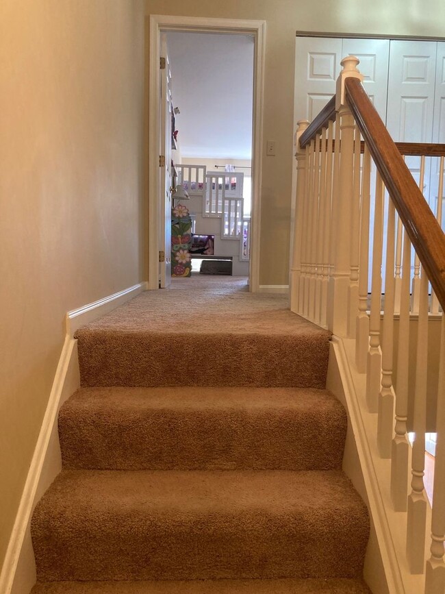 Building Photo - 616 Springhouse Ln
