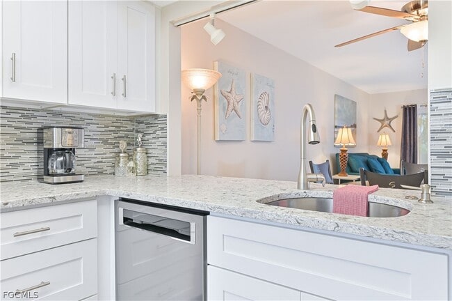 Building Photo - 5445 Peppertree Dr