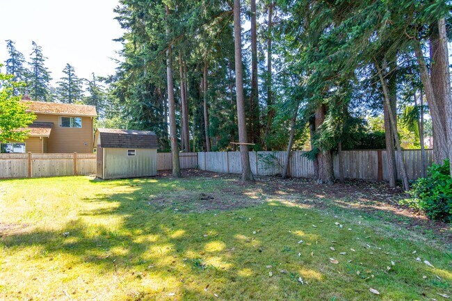 Building Photo - 4 bedroom 2 bath home
