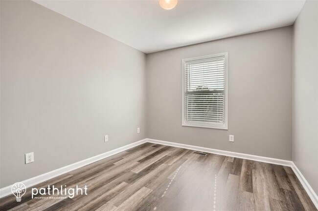 Building Photo - 213 Logan Creek Lane