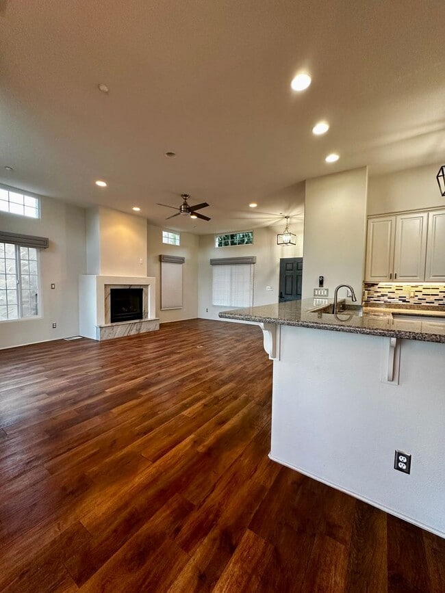 Building Photo - 3 bed 2 bath Well-Maintained Home in Prime...