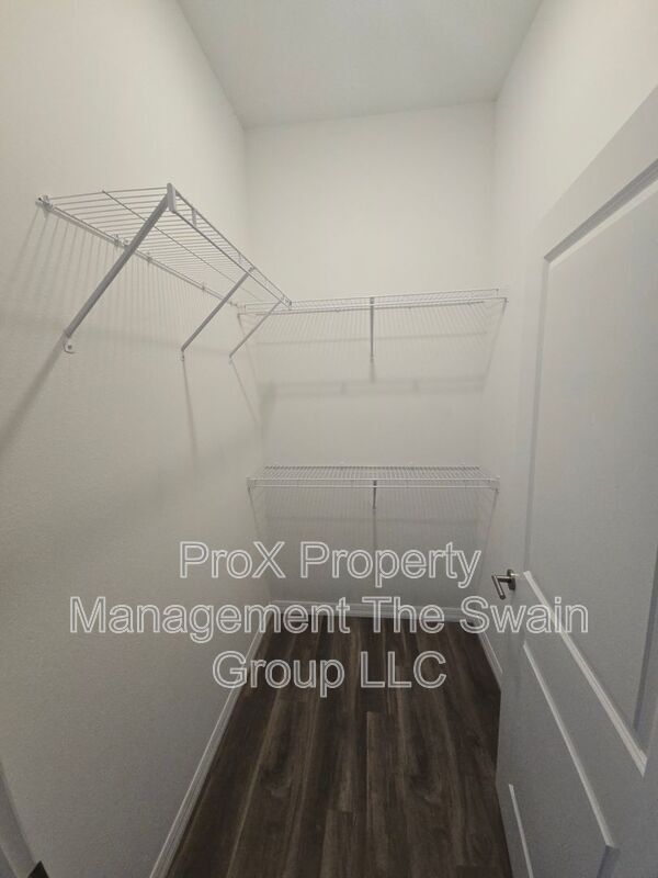 Building Photo - 750 Ave C SW