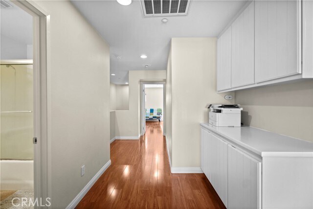 Building Photo - 18 Moonstone