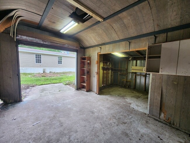 Building Photo - 3 Bed 2 Bath  FENCED land w/ Workshop 3 Miles from WEC!