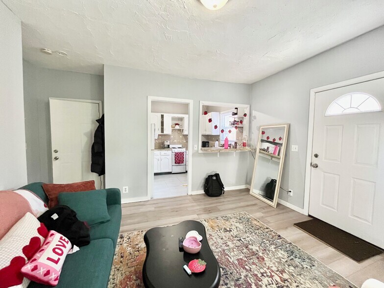 Building Photo - 10R Gardner St