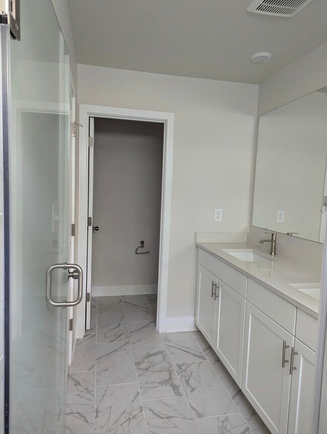 Building Photo - 2942 Bridgewater Dr