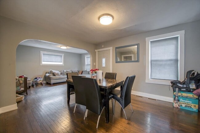 Building Photo - 702 Jackson St