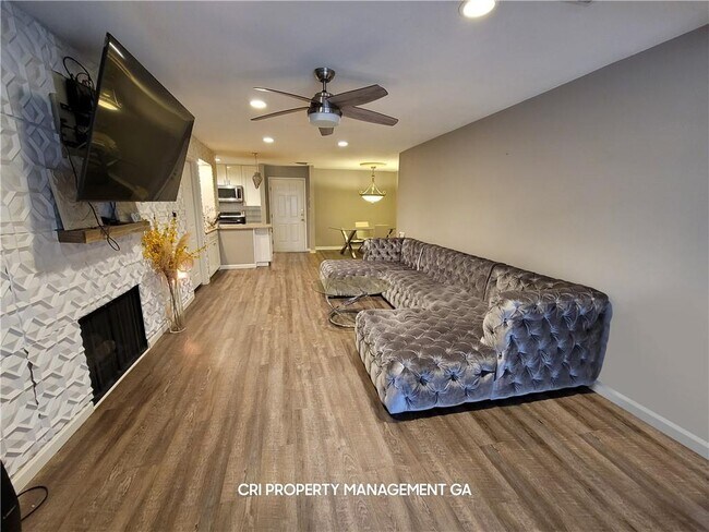 Building Photo - 24101 Plantation Dr NE