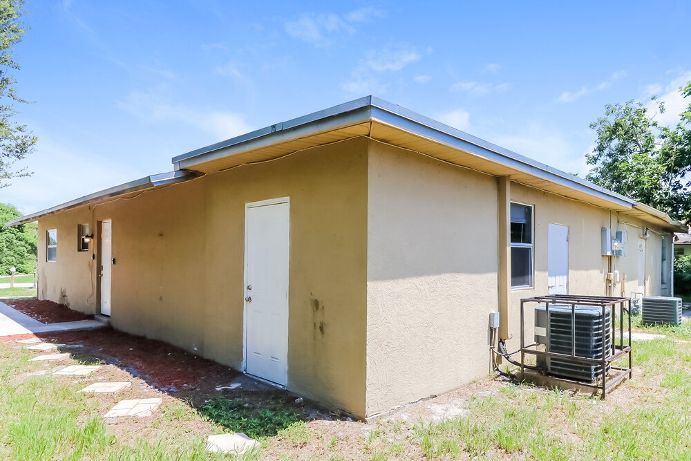 Building Photo - 5770 Bermuda Cir S