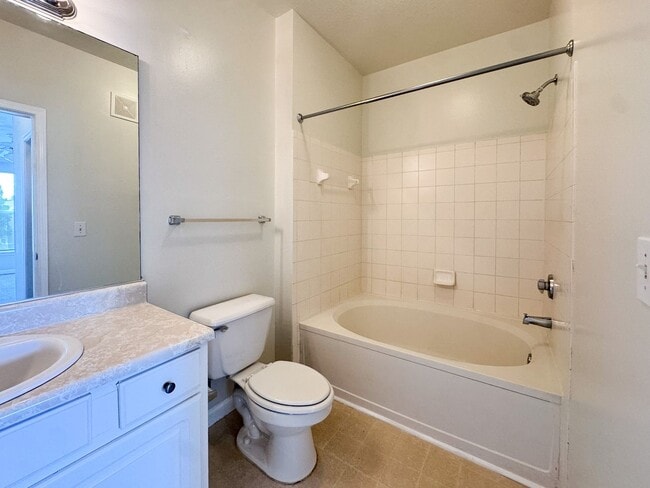 Building Photo - LOWEST PRICE!! 2/2 at The Villas Condominiums AVAILALBE NOW!
