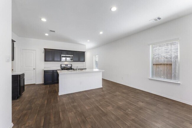 Building Photo - 14678 Cyn Pnes Ln