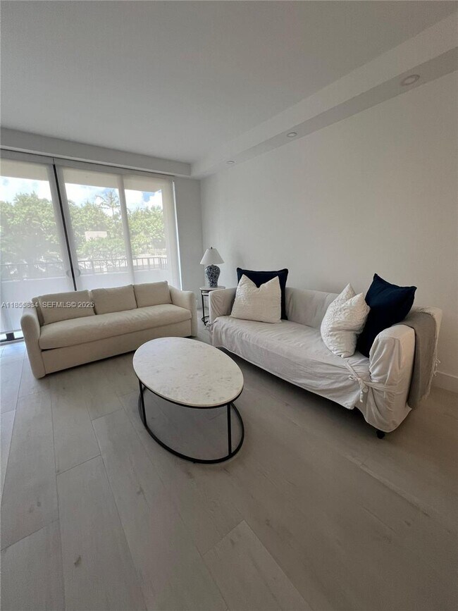 Building Photo - 251 Crandon Blvd