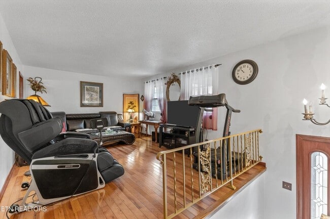 Building Photo - 1301 Chert Pit Rd