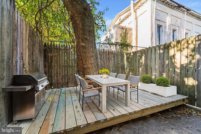 Building Photo - 5712 Lena St