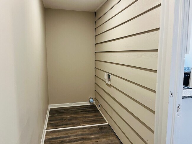 Building Photo - 152 Fairview Dr