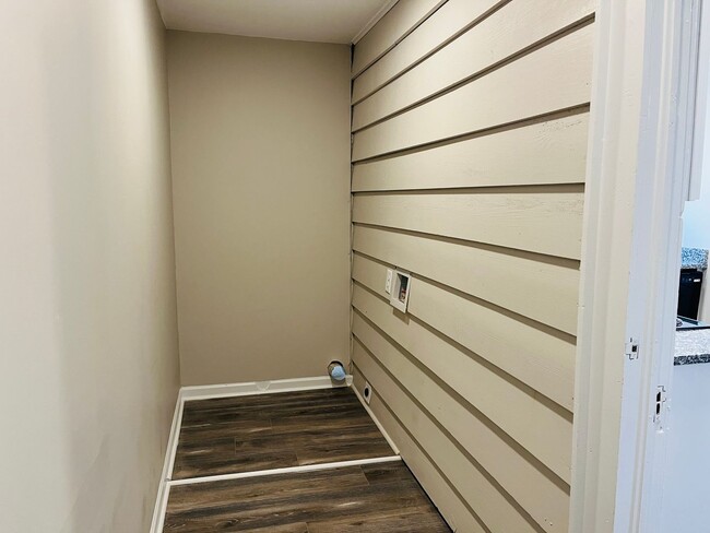 Building Photo - Wow! Renovated 3 bedroom home in Fairburn! Must See!