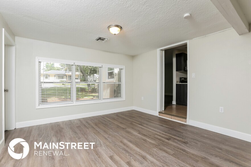 Building Photo - 1602 Lindale Ave