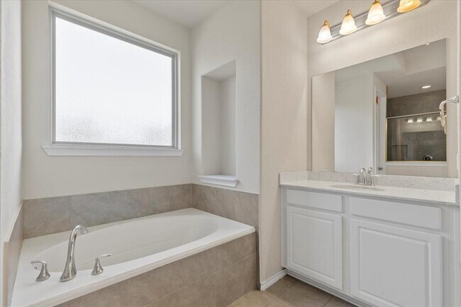 Building Photo - 532 Stone River Dr