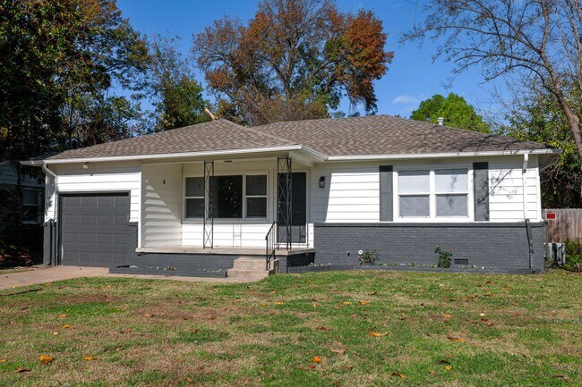Building Photo - 3BR/1BA Home with W/D Hookups + Holiday Move-In Special $150 !!