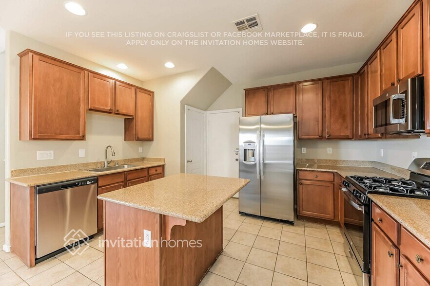 Building Photo - 628 Sumatra Pl