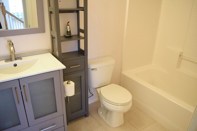 Building Photo - 1144 Corte Riviera