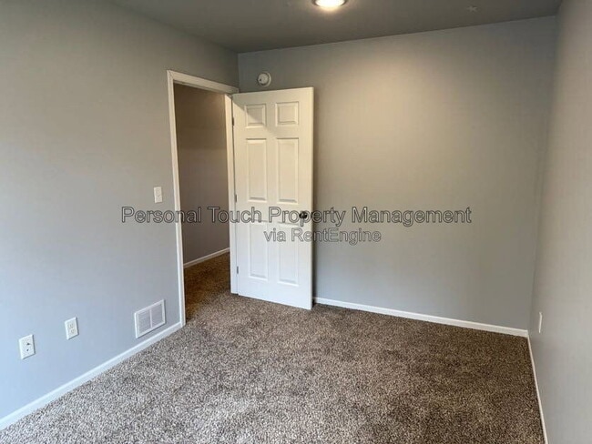 Building Photo - 808 7th Ave S