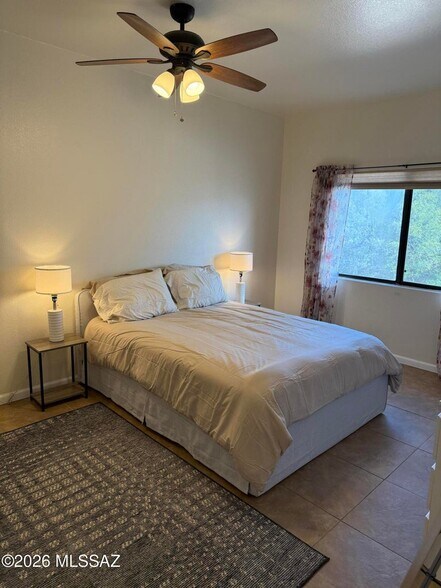 Building Photo - 5750 N Camino Esplendora