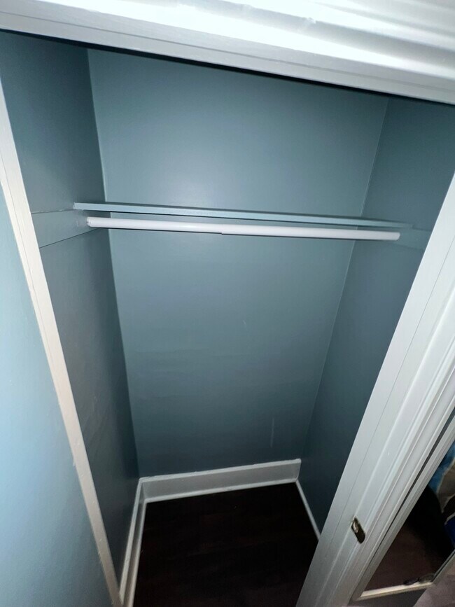 Building Photo - 610 Melville St