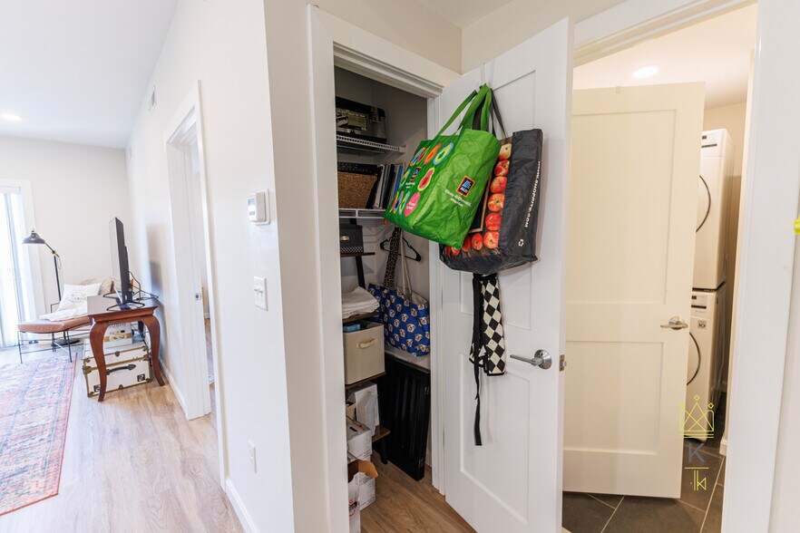 Building Photo - 458 Washington St