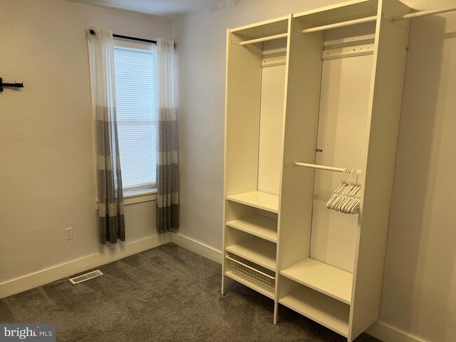 Building Photo - 136 Davis St