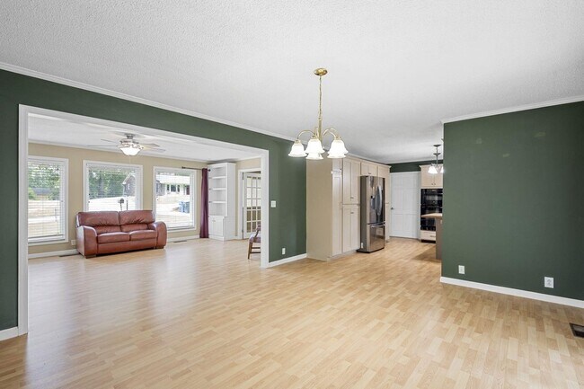 Building Photo - 4717 Brentwood Dr