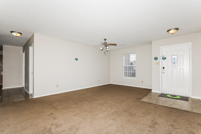 Building Photo - 2837 Ludwig Dr