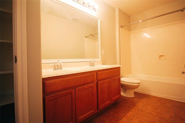 Building Photo - 43 W Spindle Tree Cir