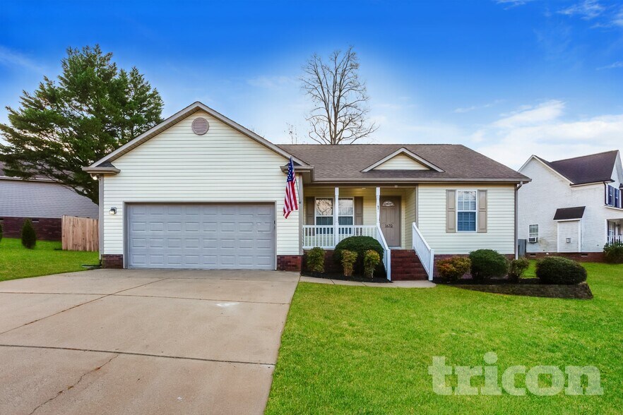 Primary Photo - 1670 Red Bird Cir SE